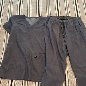 Women’s scrubs